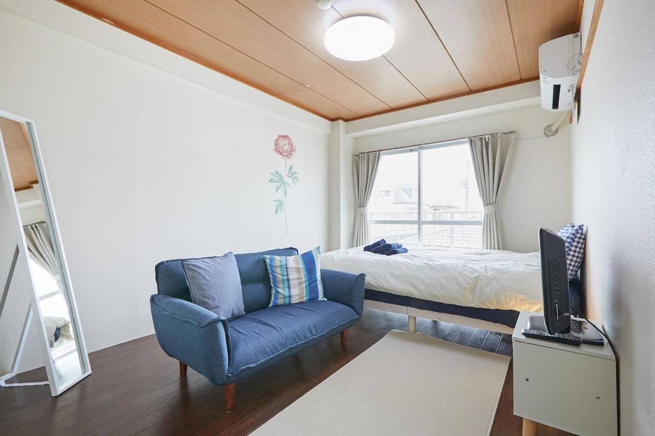 Apartment Sun White Gyoutoku 303 Tokyo